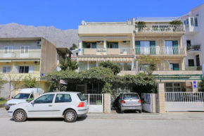 Apartments by the sea Makarska - 13222